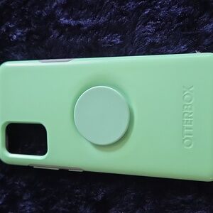 Galaxy 20+ Android OtterBox Mint Green Phone Case with PopSocket Attached